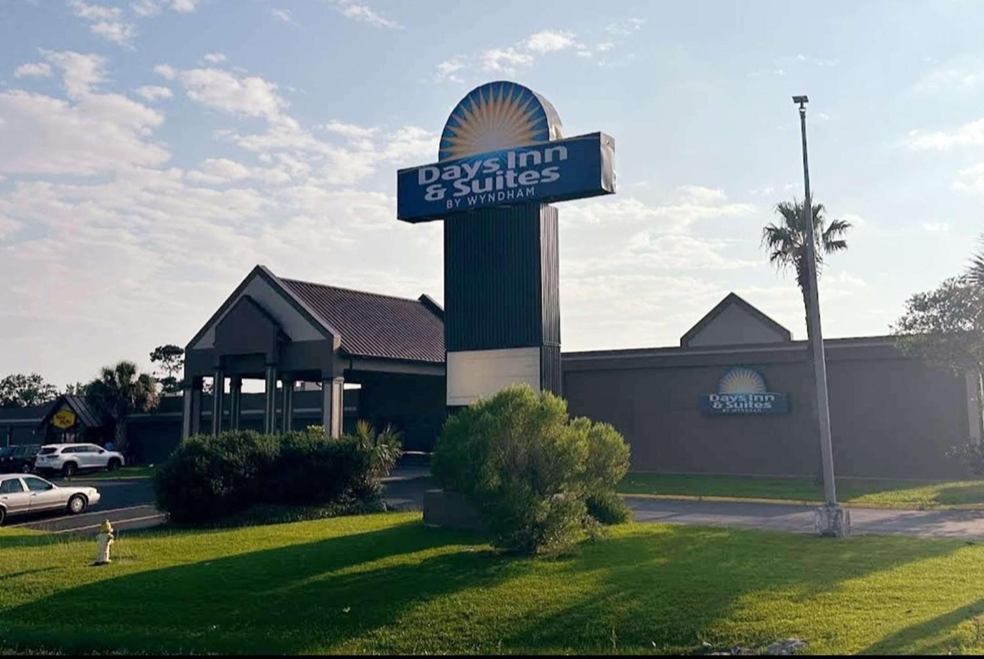 Days Inn & Suites By Wyndham Jennings Dış mekan fotoğraf